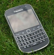 BlackBerry Bold Touch 9900 z brandingiem